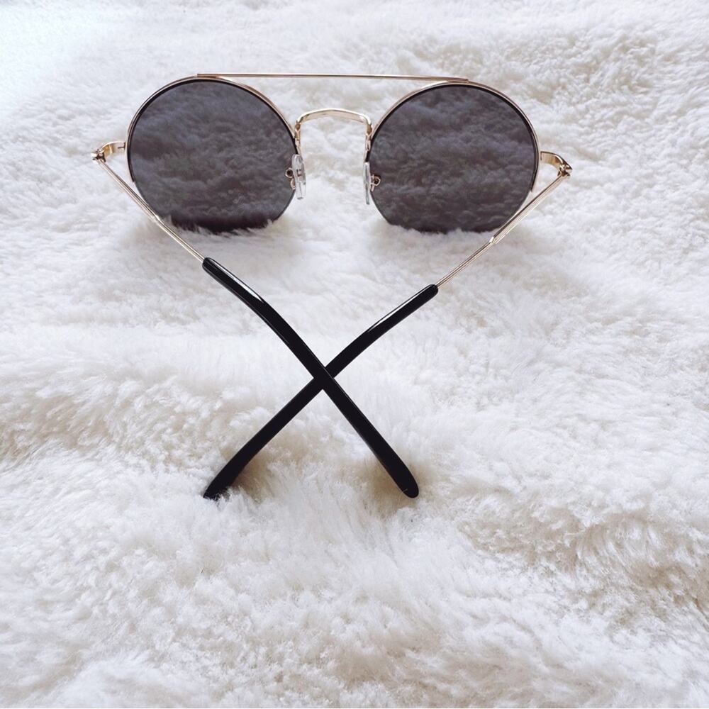 Carly Mirrored Gold Chic Round Sunglasses - Picture 10 of 11